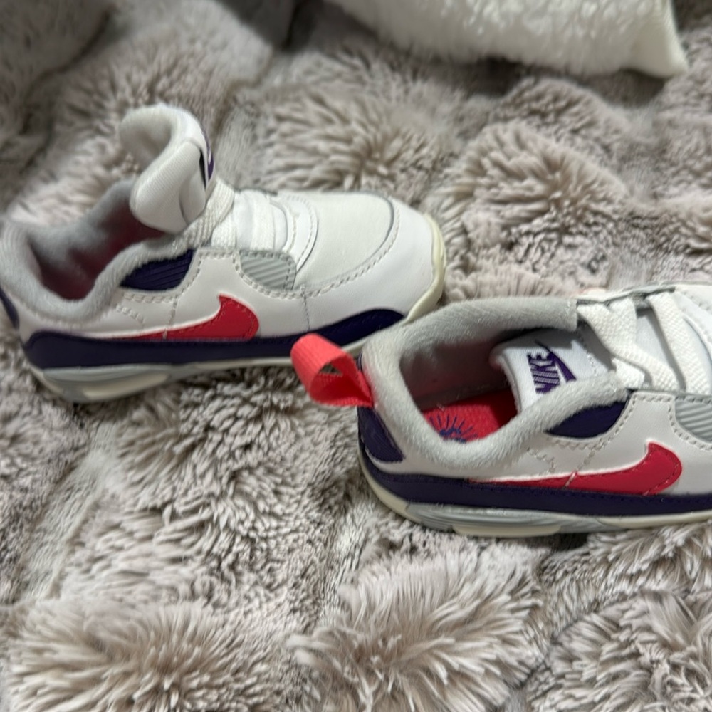 Nike 4c sneakers brand new never worn